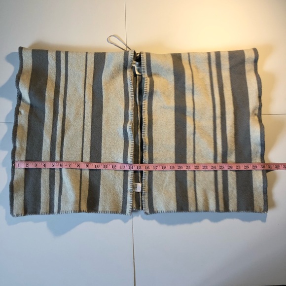 Gray and white striped boxy cardigan - Picture 5 of 6